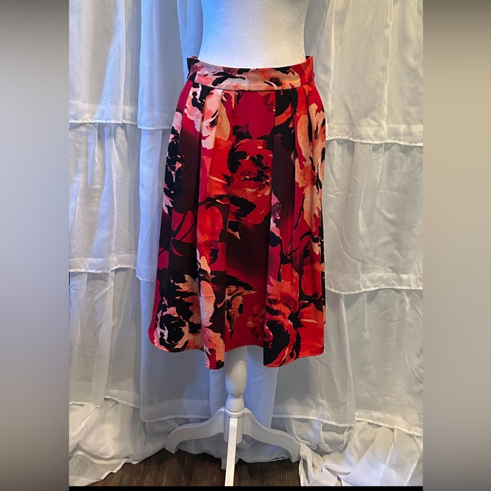 Eva Mendes Red Floral, Pleated, A-Line Skirt with Pockets and Back Zip